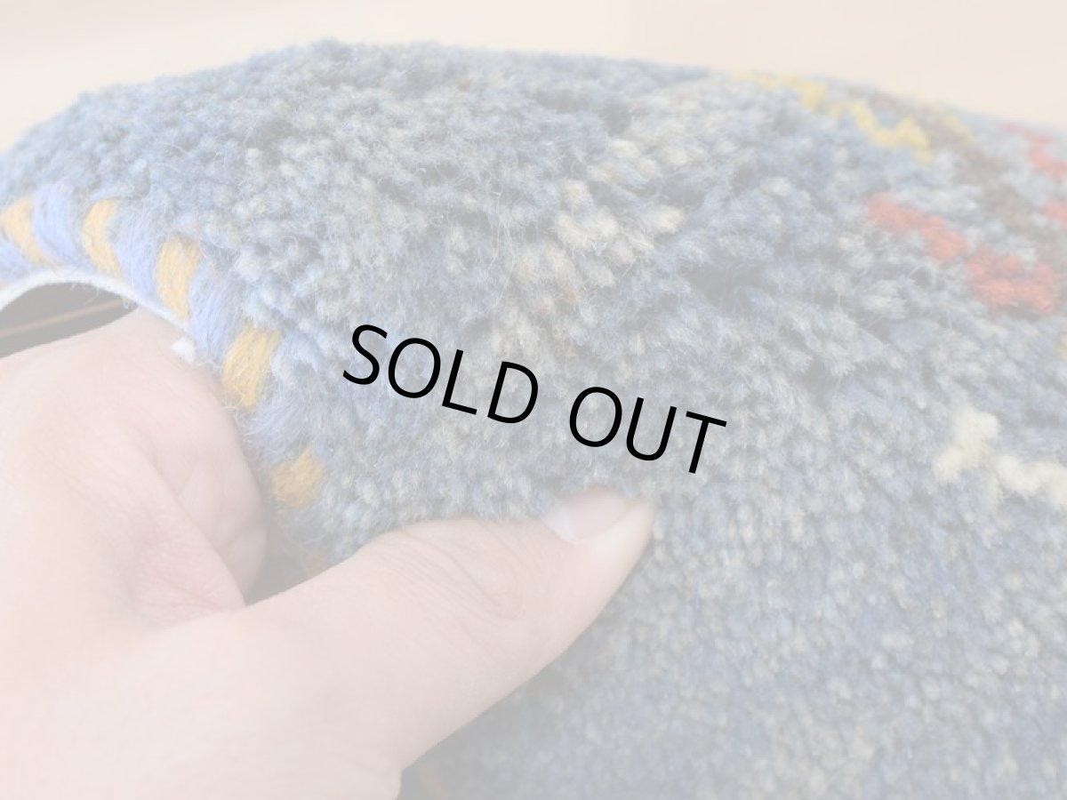 画像12: 新品 ペルシャ ギャッベ 縦1.8m 横1.1m 2㎡ 〜2帖 2人掛けソファ サイズ 172 × 110 cm No.1942 肉厚 天然 草木染 ウール ギャベ 手織り ハンドメイド ラグ 絨毯 カーペット ロリバフト リビングルームソファ足元やベッドサイドに パッチワーク系デザイン インディゴブルー  マルチカラー n-1942-172110s002-062 (12)