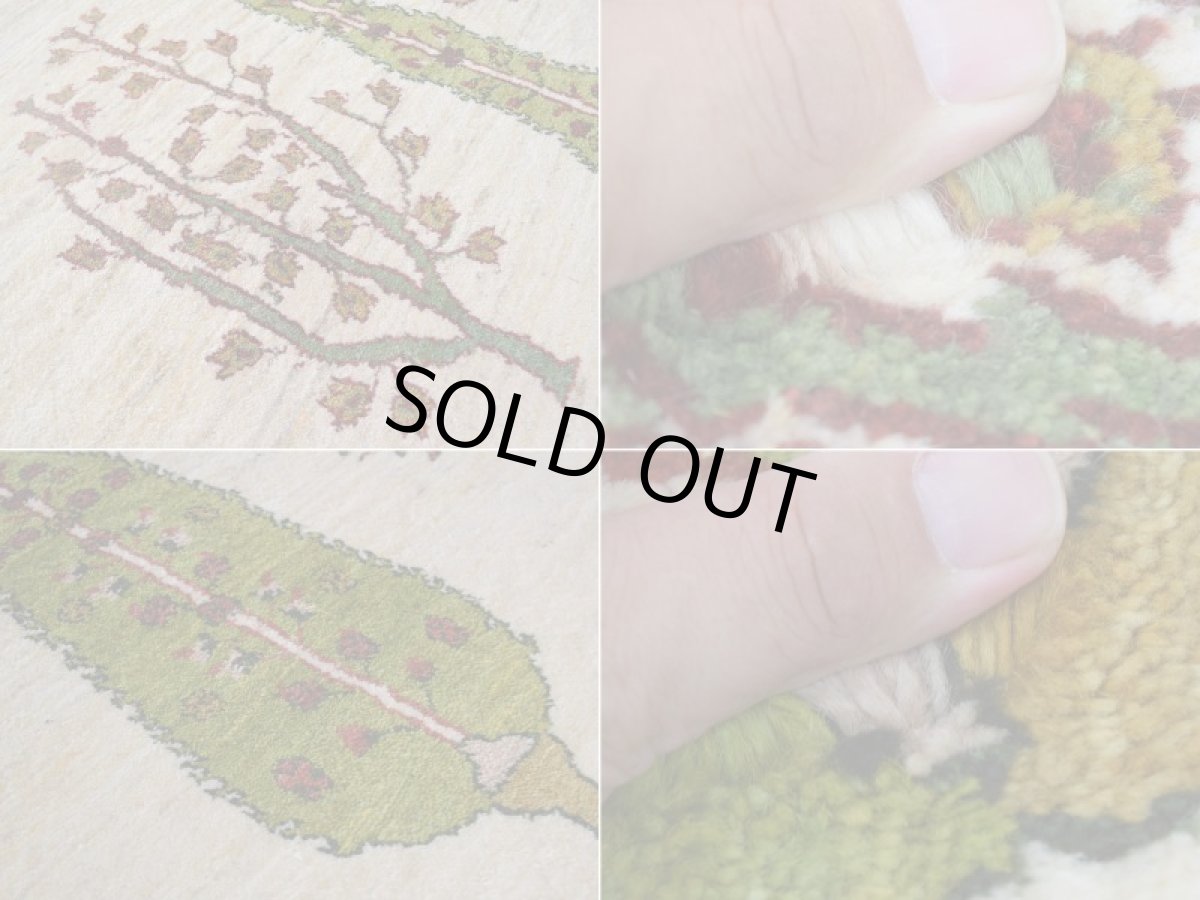 画像16: 新品 ペルシャ ギャッベ 縦2m 横1.5m 3㎡ 〜2-3帖程度 リビング ダイニング 2-3人掛けソファ サイズ 195 × 150 cm No.2436 肉厚 リーズバフト ウール 手織りギャベ  ハンドメイド ラグ 絨毯 カーペット 生命の樹 糸杉 生成り クリーム 緑 リビングダイニングルームやベッドサイドに N-2436-195150-S-037-059 (16)