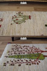 画像6: 新品 ペルシャ ギャッベ 縦2m 横1.5m 3㎡ 〜2-3帖程度 リビング ダイニング 2-3人掛けソファ サイズ 195 × 150 cm No.2436 肉厚 リーズバフト ウール 手織りギャベ  ハンドメイド ラグ 絨毯 カーペット 生命の樹 糸杉 生成り クリーム 緑 リビングダイニングルームやベッドサイドに N-2436-195150-S-037-059 (6)