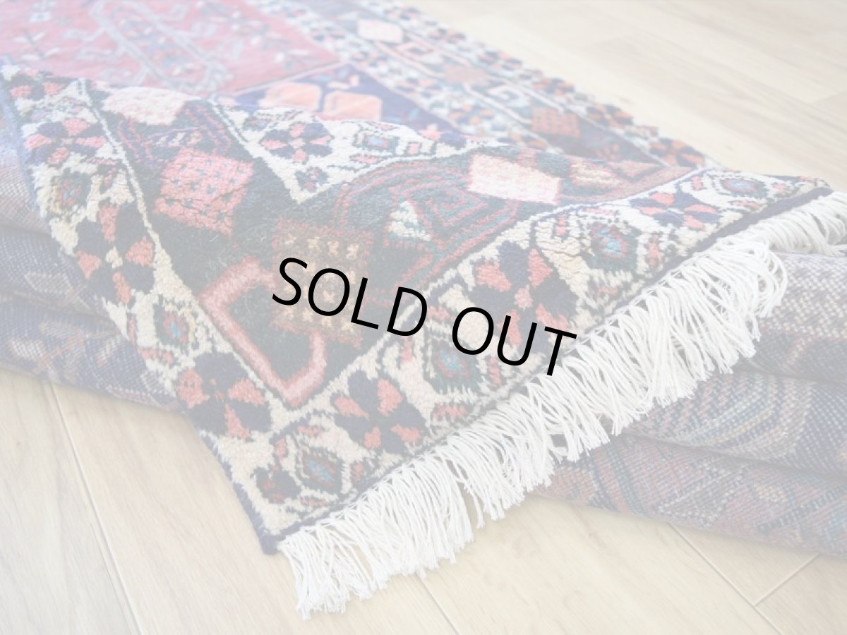 画像13: 良品 ペルシャ 絨毯  シールジャーン 縦2m 横1.5m 3㎡ 〜2帖 リビング ダイニング 2〜3人掛けソファ サイズ 220 x 150 cm No.P469 天然 肉厚 ウール 手織り ハンドメイド トライバル ラグ 部族絨毯 マット カーペット 幾何学模様 生命の樹 民族柄 ネイビー レッド グリーン オレンジ マルチカラーギャッベ(ギャベ)をお探しの方にもお勧めです b-p469-220150h083p (13)