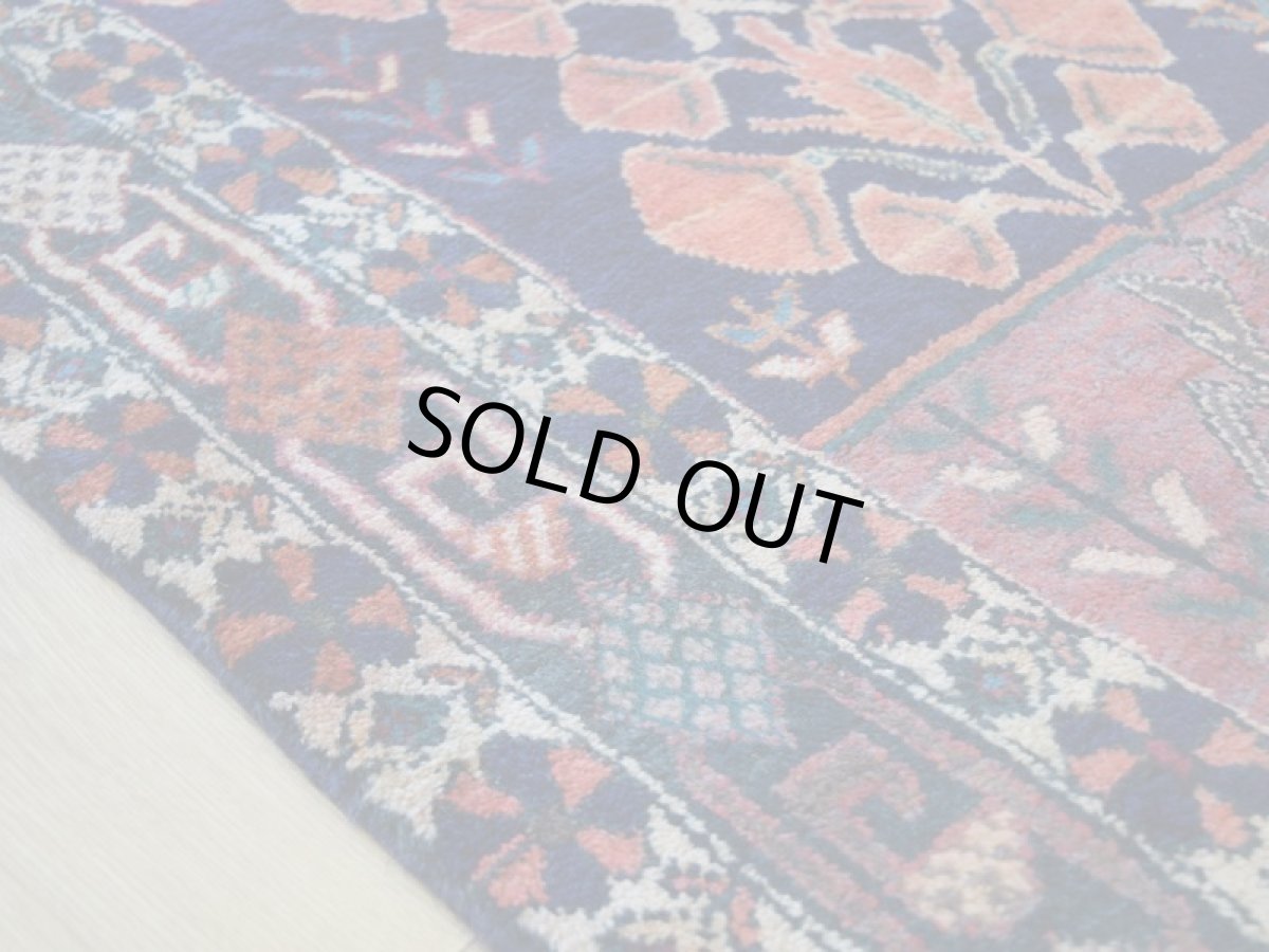 画像10: 良品 ペルシャ 絨毯  シールジャーン 縦2m 横1.5m 3㎡ 〜2帖 リビング ダイニング 2〜3人掛けソファ サイズ 220 x 150 cm No.P469 天然 肉厚 ウール 手織り ハンドメイド トライバル ラグ 部族絨毯 マット カーペット 幾何学模様 生命の樹 民族柄 ネイビー レッド グリーン オレンジ マルチカラーギャッベ(ギャベ)をお探しの方にもお勧めです b-p469-220150h083p (10)