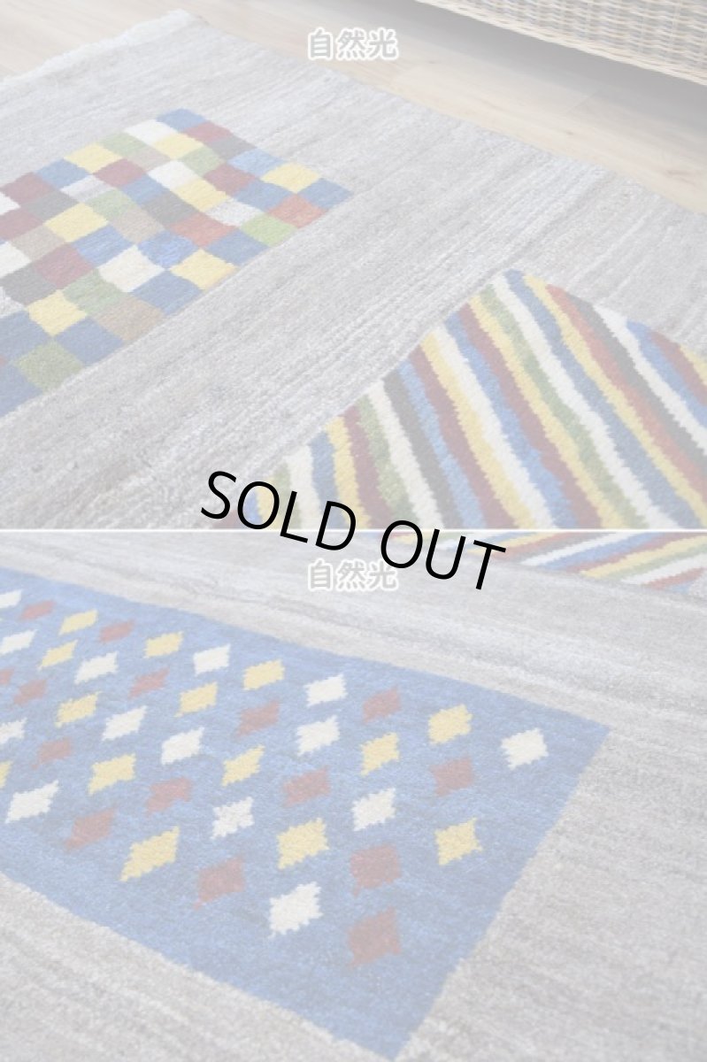画像7: 新品 ペルシャ ギャッベ 縦1.7m 横1.2m 2㎡ 〜2帖 2人掛けソファ サイズ 166 × 114 cm No.1934 肉厚 天然 草木染 ウール ギャベ 手織り ハンドメイド ラグ 絨毯 カーペット ロリバフト リビングルームソファ足元やベッドサイドに パッチワーク系デザイン グレー インディゴブルー  マルチカラー n-1934-166114s251-002 (7)