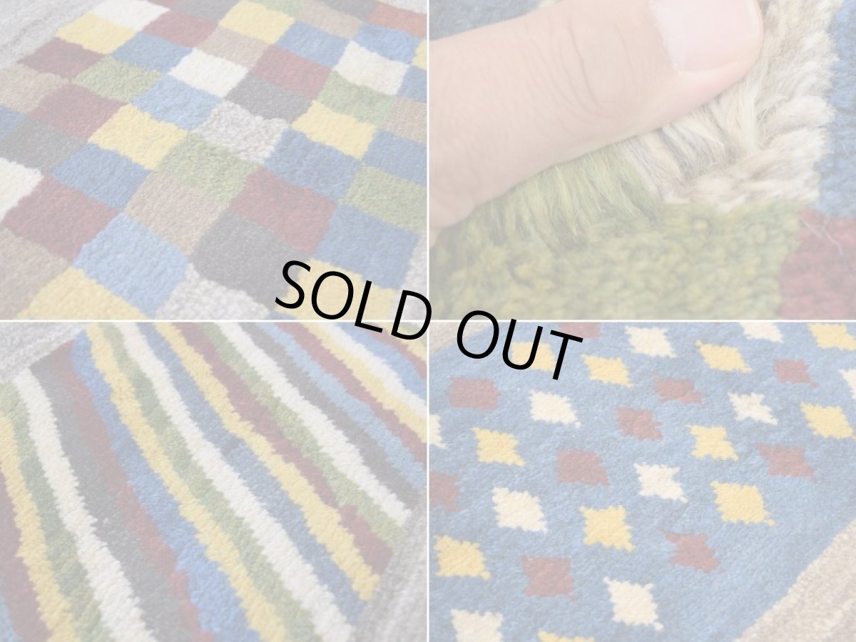 画像17: 新品 ペルシャ ギャッベ 縦1.7m 横1.2m 2㎡ 〜2帖 2人掛けソファ サイズ 166 × 114 cm No.1934 肉厚 天然 草木染 ウール ギャベ 手織り ハンドメイド ラグ 絨毯 カーペット ロリバフト リビングルームソファ足元やベッドサイドに パッチワーク系デザイン グレー インディゴブルー  マルチカラー n-1934-166114s251-002 (17)