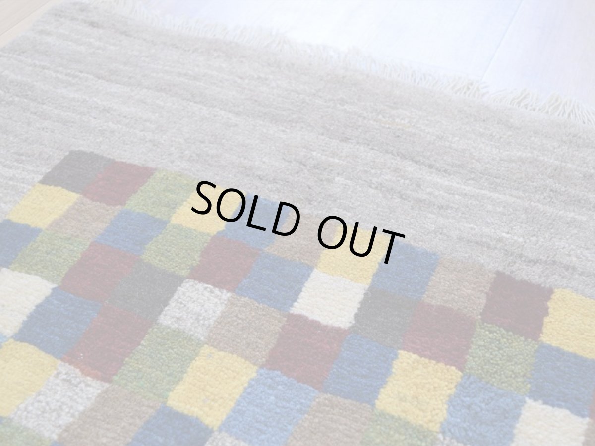 画像10: 新品 ペルシャ ギャッベ 縦1.7m 横1.2m 2㎡ 〜2帖 2人掛けソファ サイズ 166 × 114 cm No.1934 肉厚 天然 草木染 ウール ギャベ 手織り ハンドメイド ラグ 絨毯 カーペット ロリバフト リビングルームソファ足元やベッドサイドに パッチワーク系デザイン グレー インディゴブルー  マルチカラー n-1934-166114s251-002 (10)