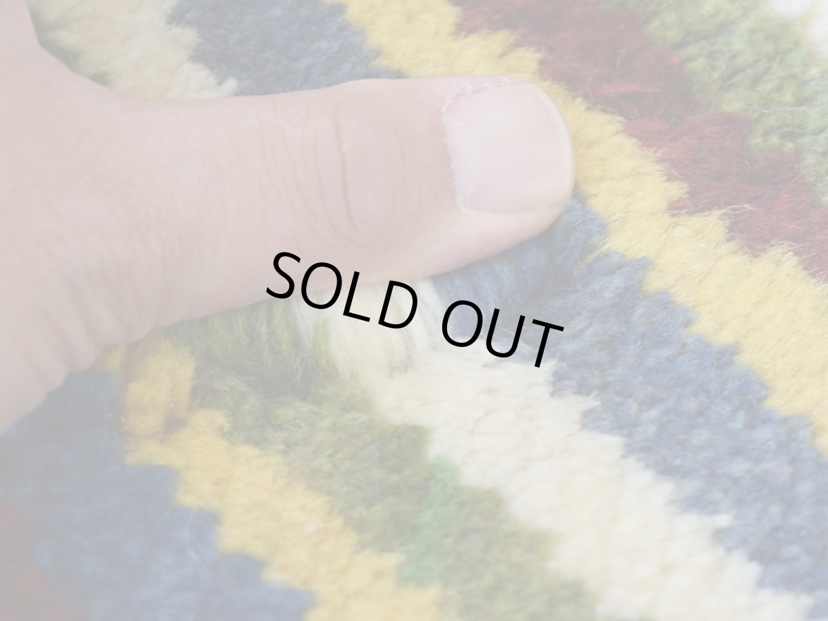 画像11: 新品 ペルシャ ギャッベ 縦1.7m 横1.2m 2㎡ 〜2帖 2人掛けソファ サイズ 166 × 114 cm No.1934 肉厚 天然 草木染 ウール ギャベ 手織り ハンドメイド ラグ 絨毯 カーペット ロリバフト リビングルームソファ足元やベッドサイドに パッチワーク系デザイン グレー インディゴブルー  マルチカラー n-1934-166114s251-002 (11)