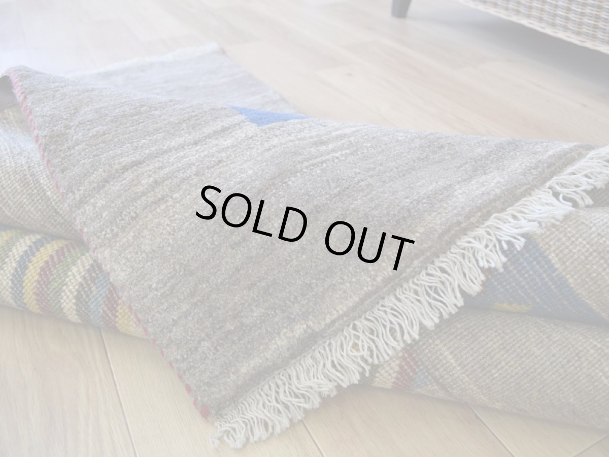 画像15: 新品 ペルシャ ギャッベ 縦1.7m 横1.2m 2㎡ 〜2帖 2人掛けソファ サイズ 166 × 114 cm No.1934 肉厚 天然 草木染 ウール ギャベ 手織り ハンドメイド ラグ 絨毯 カーペット ロリバフト リビングルームソファ足元やベッドサイドに パッチワーク系デザイン グレー インディゴブルー  マルチカラー n-1934-166114s251-002 (15)