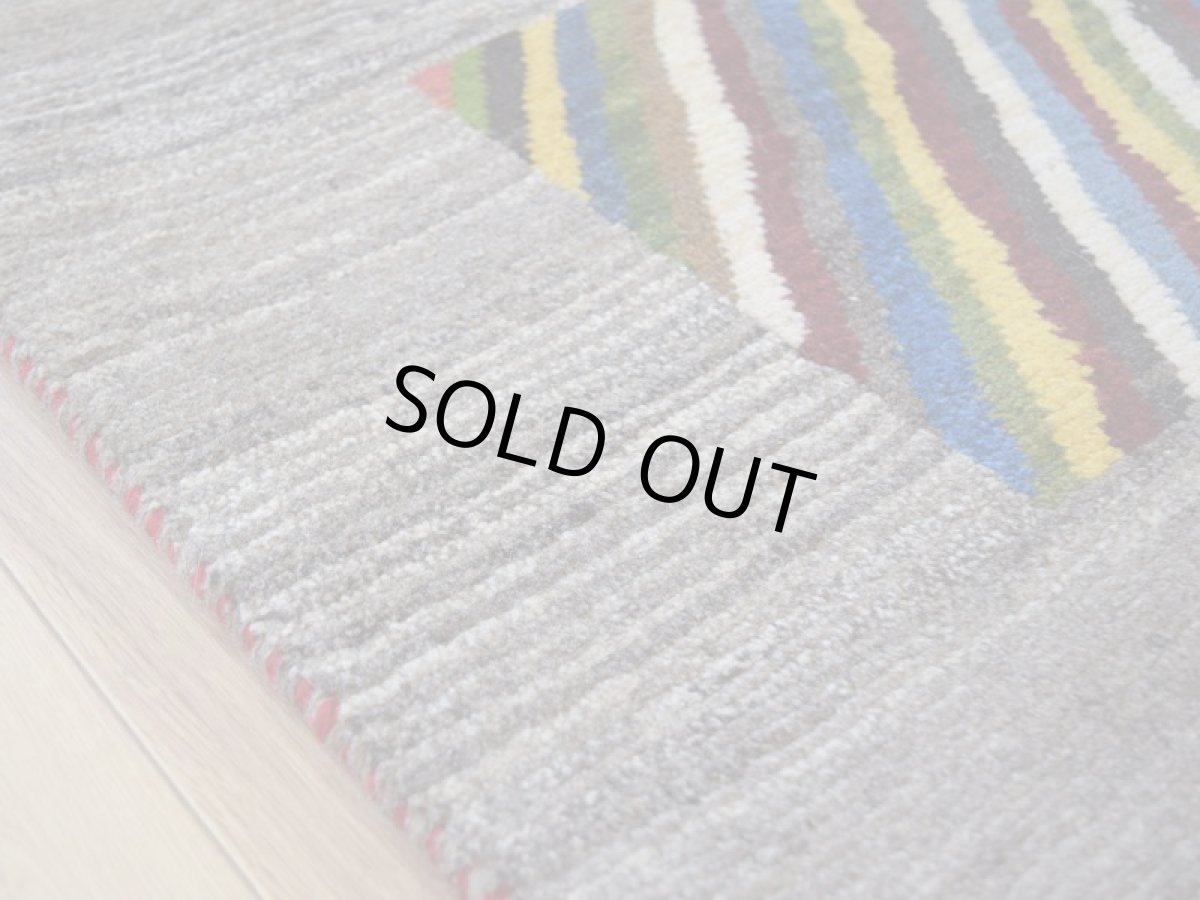 画像13: 新品 ペルシャ ギャッベ 縦1.7m 横1.2m 2㎡ 〜2帖 2人掛けソファ サイズ 166 × 114 cm No.1934 肉厚 天然 草木染 ウール ギャベ 手織り ハンドメイド ラグ 絨毯 カーペット ロリバフト リビングルームソファ足元やベッドサイドに パッチワーク系デザイン グレー インディゴブルー  マルチカラー n-1934-166114s251-002 (13)