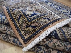 画像13: 良品 ペルシャ 絨毯 アルデビル 産 縦3m 横2m 6㎡ 〜6帖程度 リビング ダイニング 3人掛けソファ コーナーソファ 大判 サイズ 300 x 207 cm No.R383 天然 ウール 手織り トライバル ラグ 敷物 マット カーペット ヘラティ総柄 ライトブラウン ベージュ ブルー ネイビー ヴィンテージ ビンテージ b-r383-300207h083a005 (13)