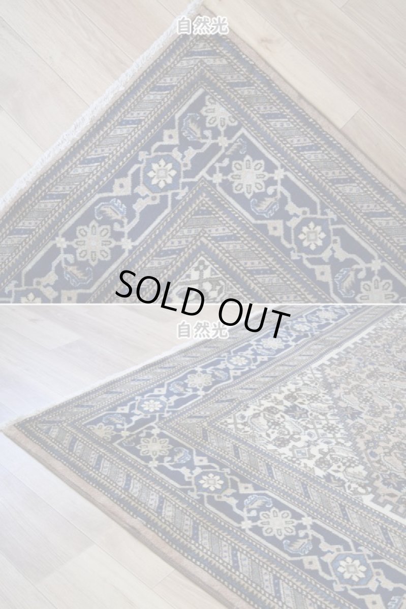 画像9: 良品 ペルシャ 絨毯 アルデビル 産 縦3m 横2m 6㎡ 〜6帖程度 リビング ダイニング 3人掛けソファ コーナーソファ 大判 サイズ 300 x 207 cm No.R383 天然 ウール 手織り トライバル ラグ 敷物 マット カーペット ヘラティ総柄 ライトブラウン ベージュ ブルー ネイビー ヴィンテージ ビンテージ b-r383-300207h083a005 (9)