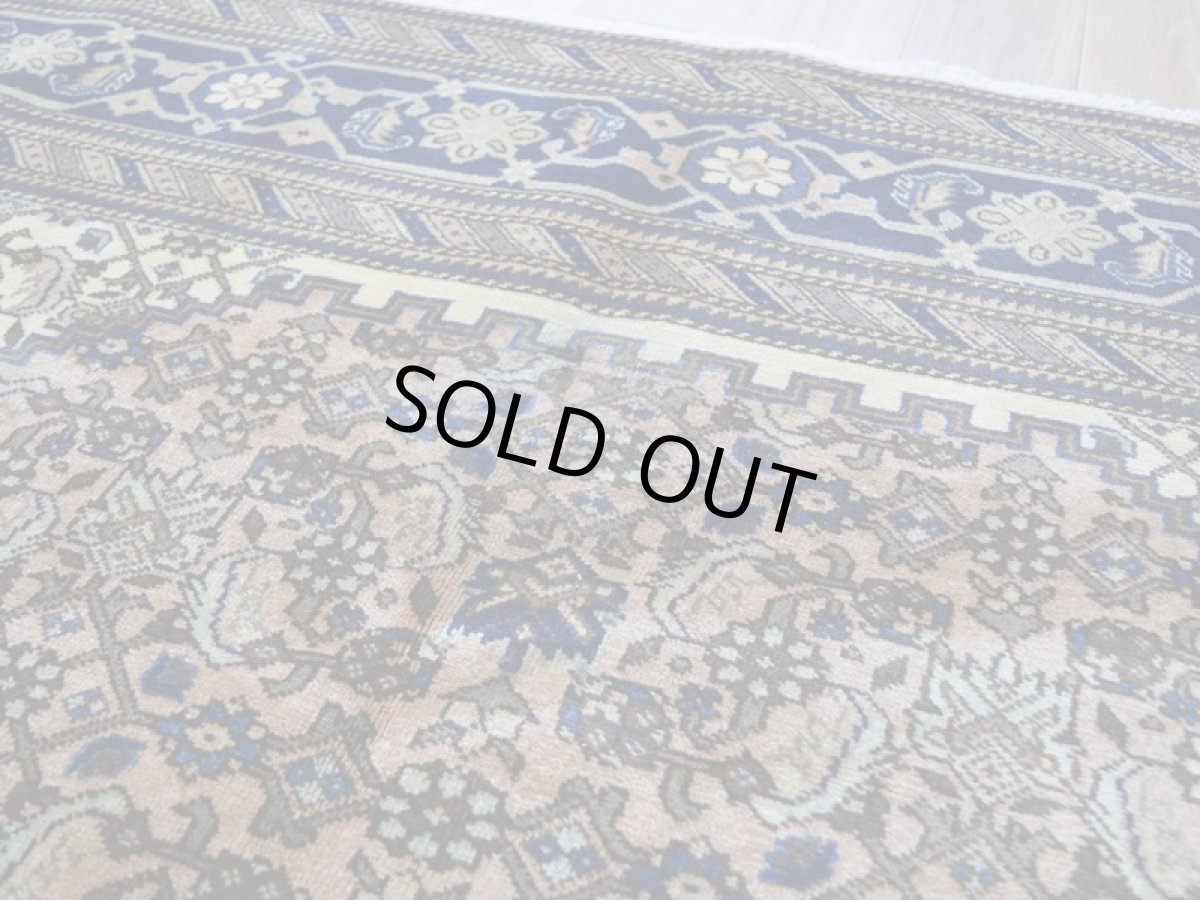 画像11: 良品 ペルシャ 絨毯 アルデビル 産 縦3m 横2m 6㎡ 〜6帖程度 リビング ダイニング 3人掛けソファ コーナーソファ 大判 サイズ 300 x 207 cm No.R383 天然 ウール 手織り トライバル ラグ 敷物 マット カーペット ヘラティ総柄 ライトブラウン ベージュ ブルー ネイビー ヴィンテージ ビンテージ b-r383-300207h083a005 (11)