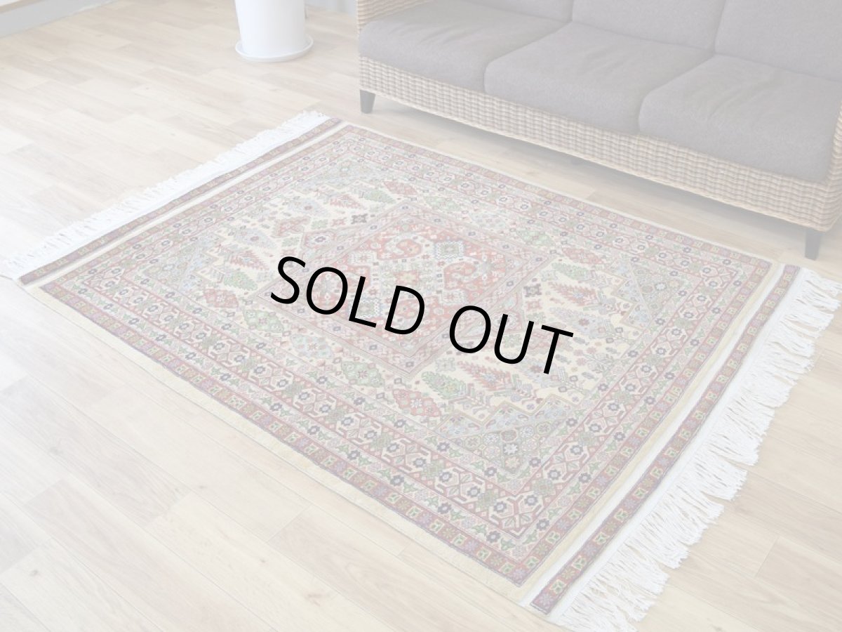 画像2: 新品 ペルシャ 部族絨毯 グーチャン 縦2m 横1.5m 2.6㎡ ~2帖 リビング ダイニング 2-3人掛けソファ サイズ 180 x 140 cm No.2142 ウール 手織り ハンドメイド トライバル ラグ カーペット 生成り ベージュ 幾何学模様 n-2142-180140s014-065 (2)