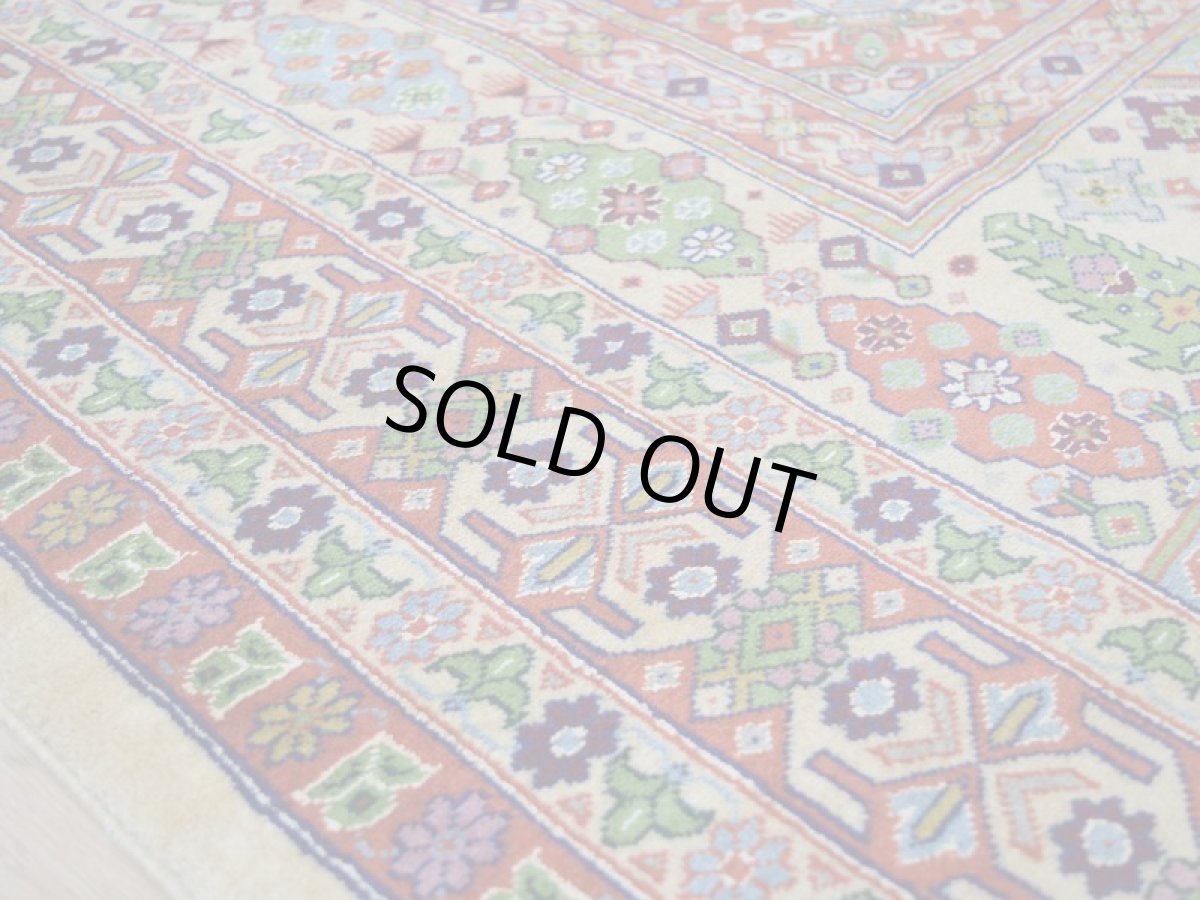 画像10: 新品 ペルシャ 部族絨毯 グーチャン 縦2m 横1.5m 2.6㎡ ~2帖 リビング ダイニング 2-3人掛けソファ サイズ 180 x 140 cm No.2142 ウール 手織り ハンドメイド トライバル ラグ カーペット 生成り ベージュ 幾何学模様 n-2142-180140s014-065 (10)