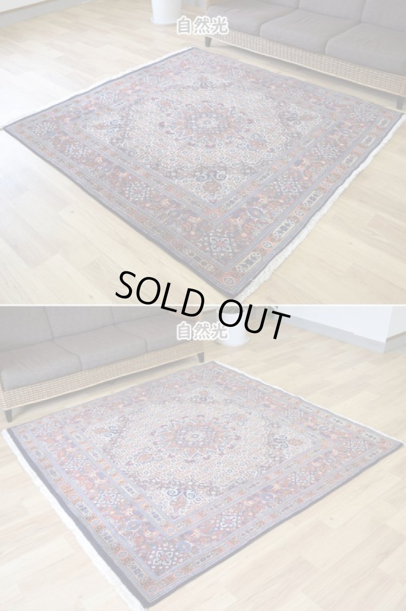 画像4: 良品 ペルシャ 絨毯 ムード 産 縦2m 横2m 3.5㎡ ~2-3帖 正方形 スクエアタイプ リビング ダイニング 2-3人掛けソファ サイズ 190 x 180 cm No.R350 ウール 手織り ハンドメイド トライバル ラグ カーペット ネイビー 茶 生成り マヒ柄 ヘラティ模様 b-r350-190180h052-033 (4)