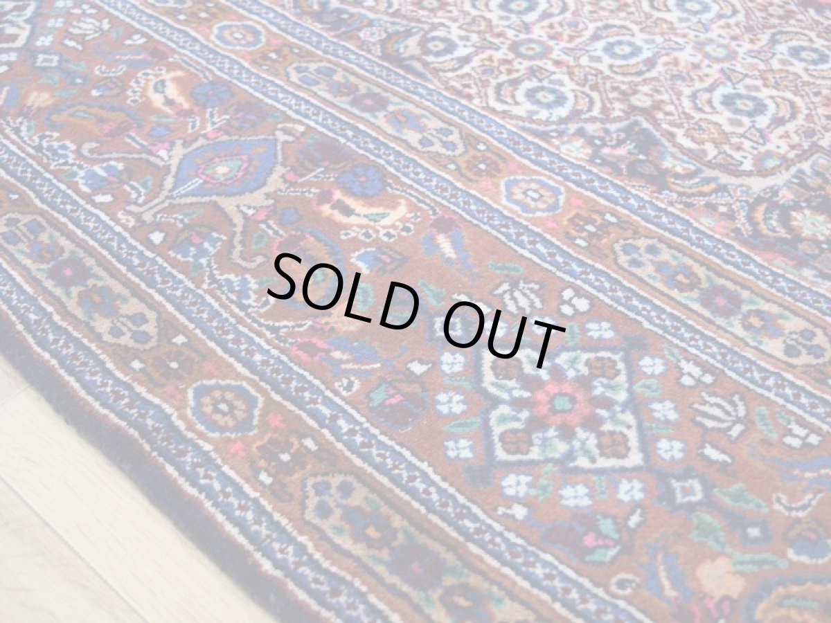 画像10: 良品 ペルシャ 絨毯 ムード 産 縦2m 横2m 3.5㎡ ~2-3帖 正方形 スクエアタイプ リビング ダイニング 2-3人掛けソファ サイズ 190 x 180 cm No.R350 ウール 手織り ハンドメイド トライバル ラグ カーペット ネイビー 茶 生成り マヒ柄 ヘラティ模様 b-r350-190180h052-033 (10)