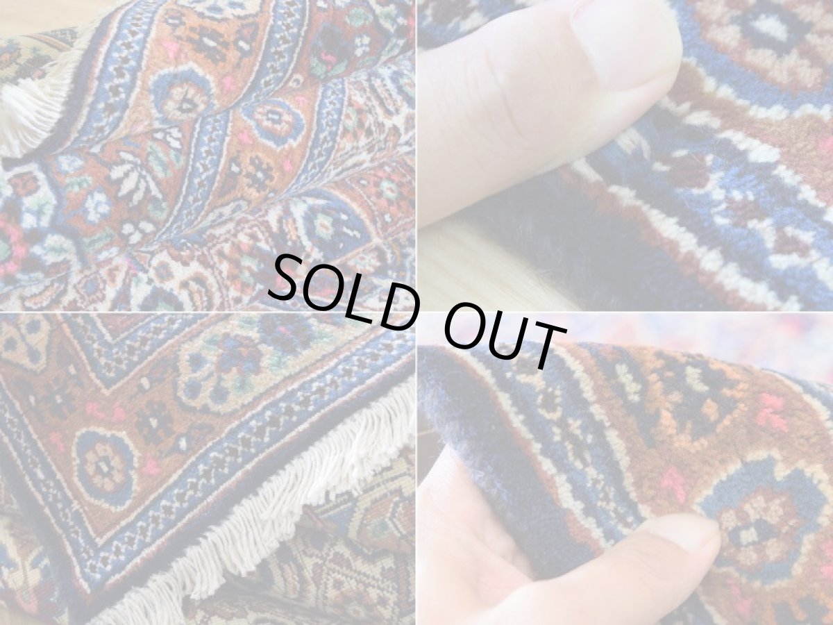 画像18: 良品 ペルシャ 絨毯 ムード 産 縦2m 横2m 3.5㎡ ~2-3帖 正方形 スクエアタイプ リビング ダイニング 2-3人掛けソファ サイズ 190 x 180 cm No.R350 ウール 手織り ハンドメイド トライバル ラグ カーペット ネイビー 茶 生成り マヒ柄 ヘラティ模様 b-r350-190180h052-033 (18)