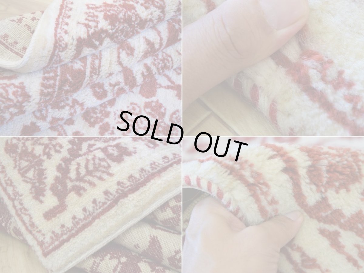 画像18: 新品 ペルシャ ギャッベ 縦2.5m 横1.7m 4㎡ 〜2-3帖程度 リビング ダイニング 2-3人掛けソファ サイズ 239 × 162 cm No.A622 肉厚 リーズバフト ウール 手織りギャベ  ハンドメイド ラグ 絨毯 カーペット 生成り クリーム 赤 リビングダイニングルームやベッドサイドに n-a622-239162s048-529 (18)