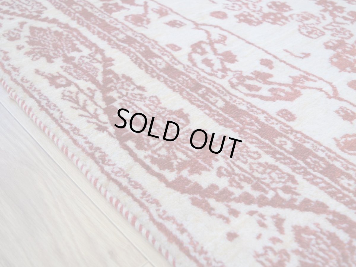 画像11: 新品 ペルシャ ギャッベ 縦2.5m 横1.7m 4㎡ 〜2-3帖程度 リビング ダイニング 2-3人掛けソファ サイズ 239 × 162 cm No.A622 肉厚 リーズバフト ウール 手織りギャベ  ハンドメイド ラグ 絨毯 カーペット 生成り クリーム 赤 リビングダイニングルームやベッドサイドに n-a622-239162s048-529 (11)
