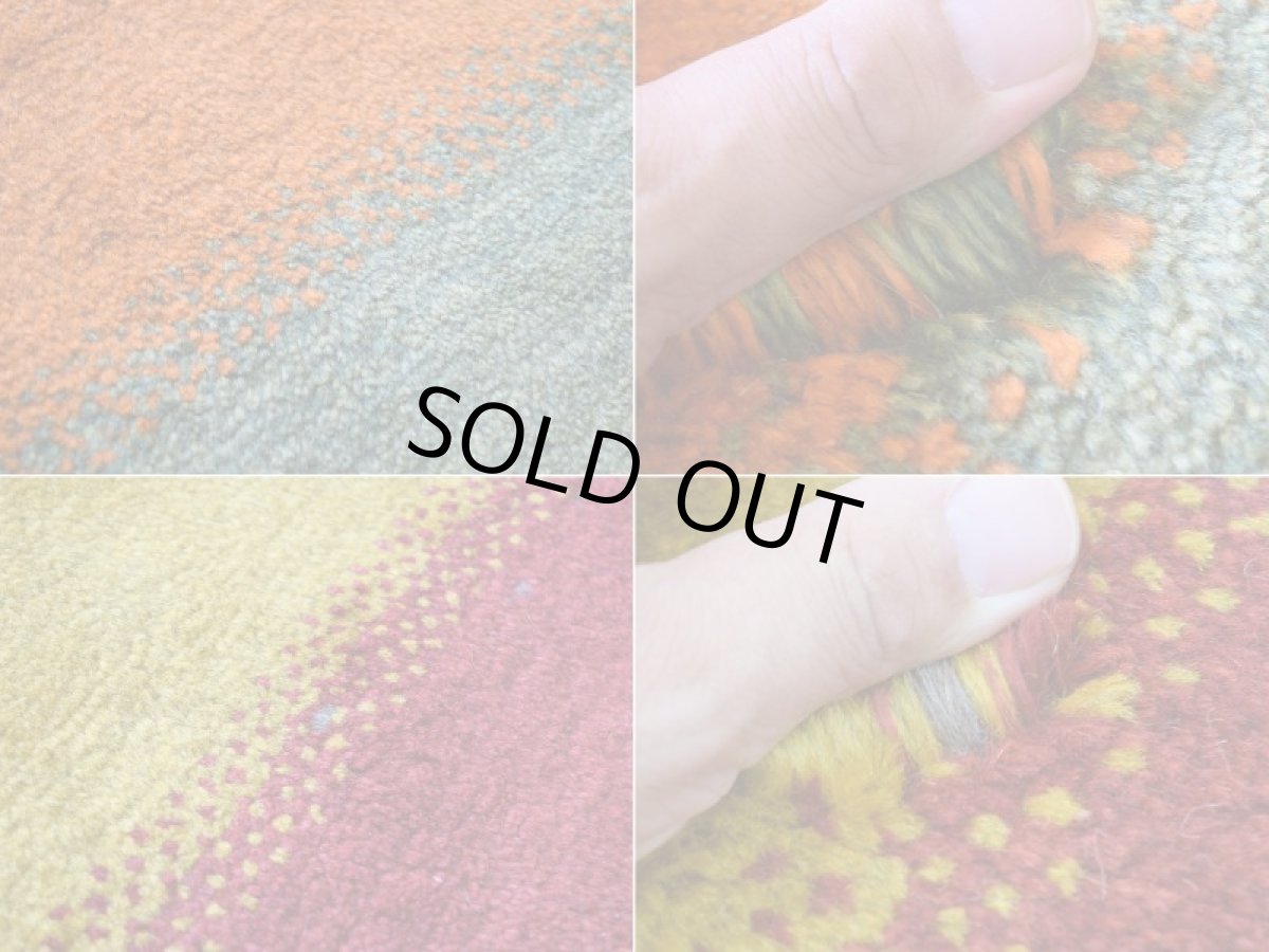 画像17: 新品 ペルシャ ギャッベ 縦2.5m 横2m 5㎡ 〜3帖 リビング ダイニング 2-3人掛けソファ サイズ 246 × 203 cm No.2206 肉厚 ウール ギャベ 手織り ハンドメイド ラグ 絨毯 カーペット リビングダイニングルームやベッドサイドに イエロー オレンジ 赤 青 マルチカラー 動物 生命の樹柄 ボーダーデザイン n-2206-246203s006p (17)