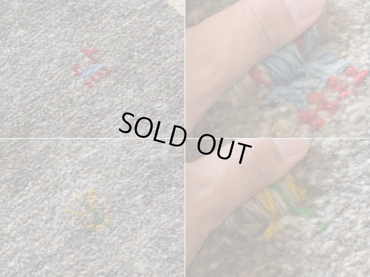 画像16: 新品 ペルシャ ギャッベ 縦2.5m 横2m 5㎡ 〜3帖 リビング ダイニング 2-3人掛けソファ サイズ 248 × 200 cm No.2207 肉厚 ウール ギャベ 手織り ハンドメイド ラグ 絨毯 カーペット リビングダイニングルームやベッドサイドに 生成り クリーム オフホワイト グレー 原毛系 動物 生命の樹柄 n-2207-248200s006p (16)