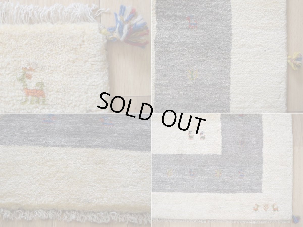 画像19: 新品 ペルシャ ギャッベ 縦2.5m 横2m 5㎡ 〜3帖 リビング ダイニング 2-3人掛けソファ サイズ 248 × 200 cm No.2207 肉厚 ウール ギャベ 手織り ハンドメイド ラグ 絨毯 カーペット リビングダイニングルームやベッドサイドに 生成り クリーム オフホワイト グレー 原毛系 動物 生命の樹柄 n-2207-248200s006p (19)