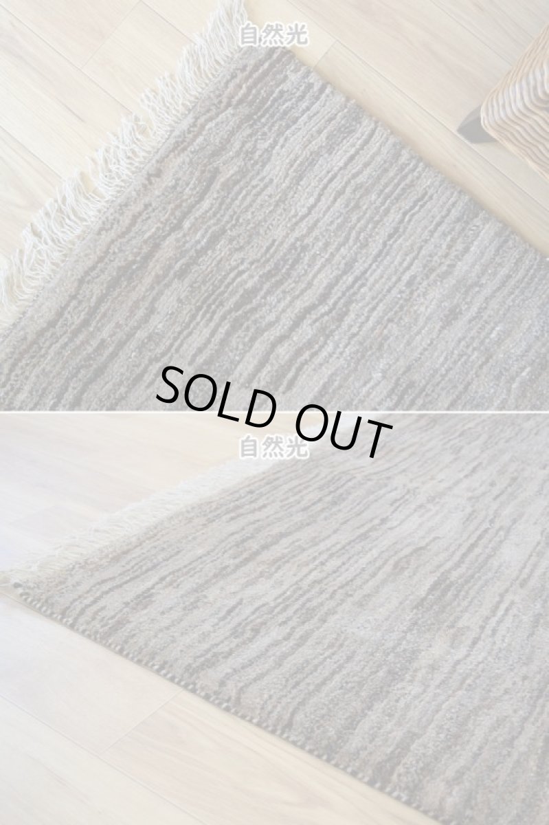 画像8: 新品 ペルシャ ギャッベ 縦2.4m 横2m 5㎡ 〜3帖 リビング ダイニング 2-3人掛けソファ サイズ 235 × 200 cm No.P399 肉厚 天然 ウール ギャベ 手織り ハンドメイド ラグ 絨毯 カーペット リビングダイニングルームやベッドサイドに 生成り ベージュ 茶 グレー 原毛系 グラデーション n-p399-235200h044p (8)