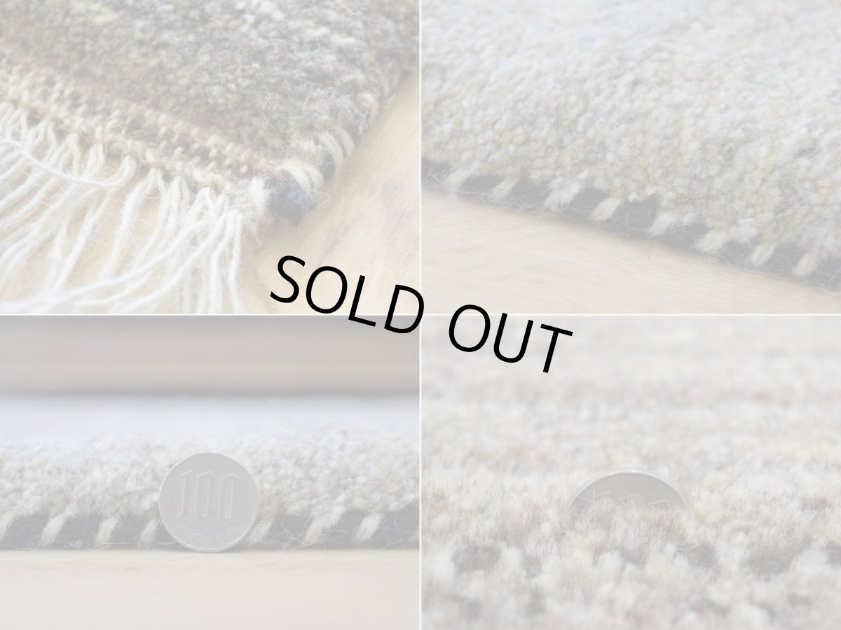 画像20: 新品 ペルシャ ギャッベ 縦2.4m 横2m 5㎡ 〜3帖 リビング ダイニング 2-3人掛けソファ サイズ 235 × 200 cm No.P399 肉厚 天然 ウール ギャベ 手織り ハンドメイド ラグ 絨毯 カーペット リビングダイニングルームやベッドサイドに 生成り ベージュ 茶 グレー 原毛系 グラデーション n-p399-235200h044p (20)