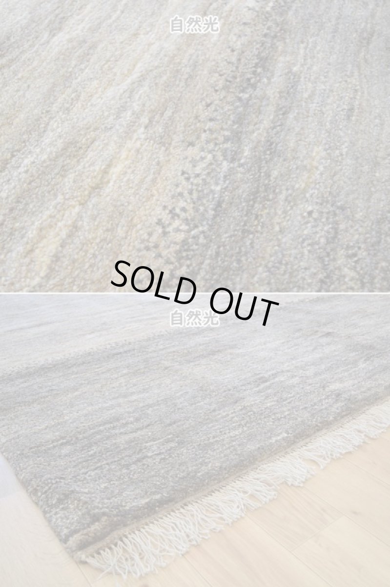 画像9: 新品 ペルシャ ギャッベ 縦2.4m 横2m 5㎡ 〜3帖 リビング ダイニング 2-3人掛けソファ サイズ 235 × 200 cm No.P399 肉厚 天然 ウール ギャベ 手織り ハンドメイド ラグ 絨毯 カーペット リビングダイニングルームやベッドサイドに 生成り ベージュ 茶 グレー 原毛系 グラデーション n-p399-235200h044p (9)