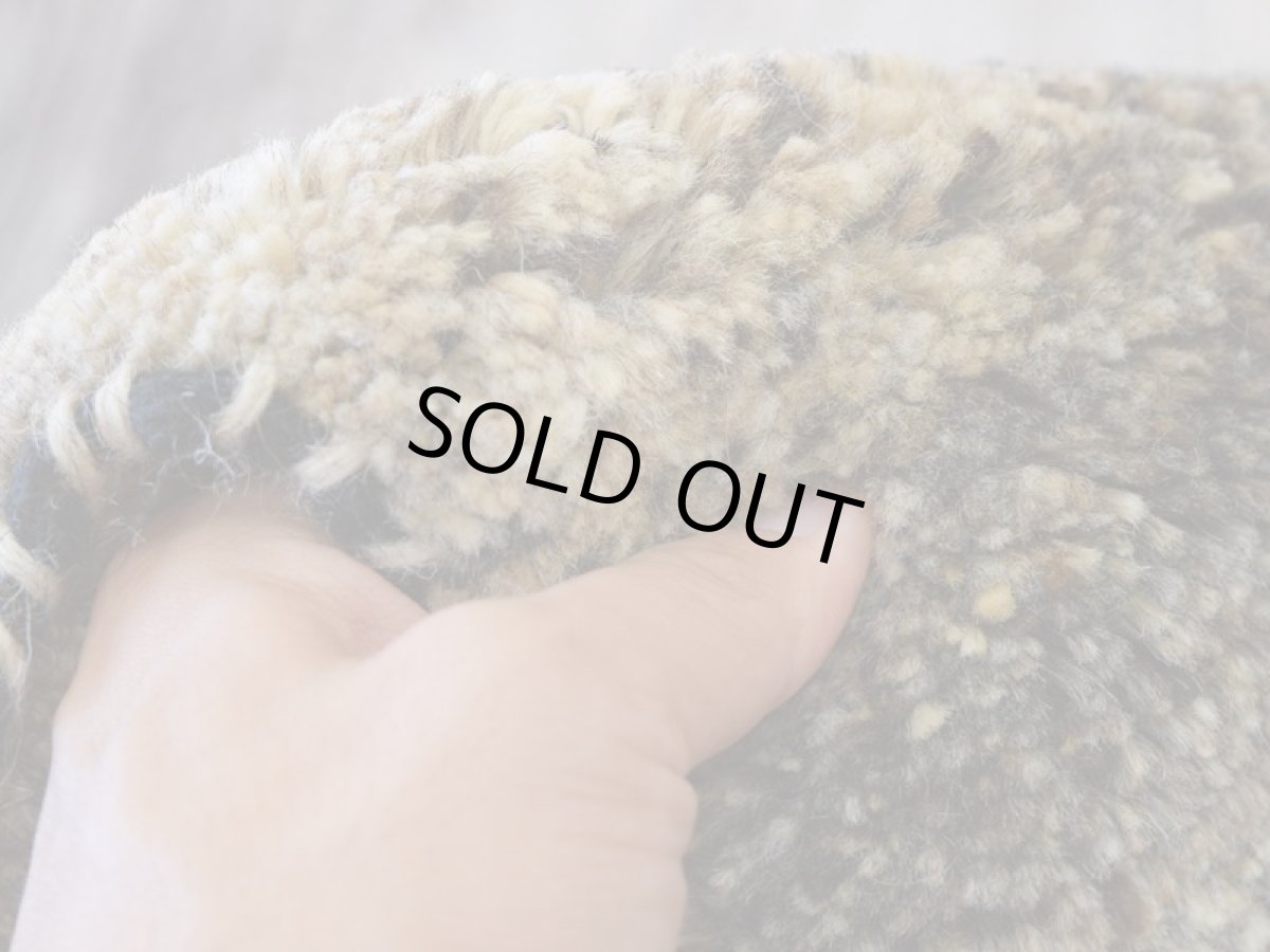 画像13: 新品 ペルシャ ギャッベ 縦2.4m 横2m 5㎡ 〜3帖 リビング ダイニング 2-3人掛けソファ サイズ 235 × 200 cm No.P399 肉厚 天然 ウール ギャベ 手織り ハンドメイド ラグ 絨毯 カーペット リビングダイニングルームやベッドサイドに 生成り ベージュ 茶 グレー 原毛系 グラデーション n-p399-235200h044p (13)