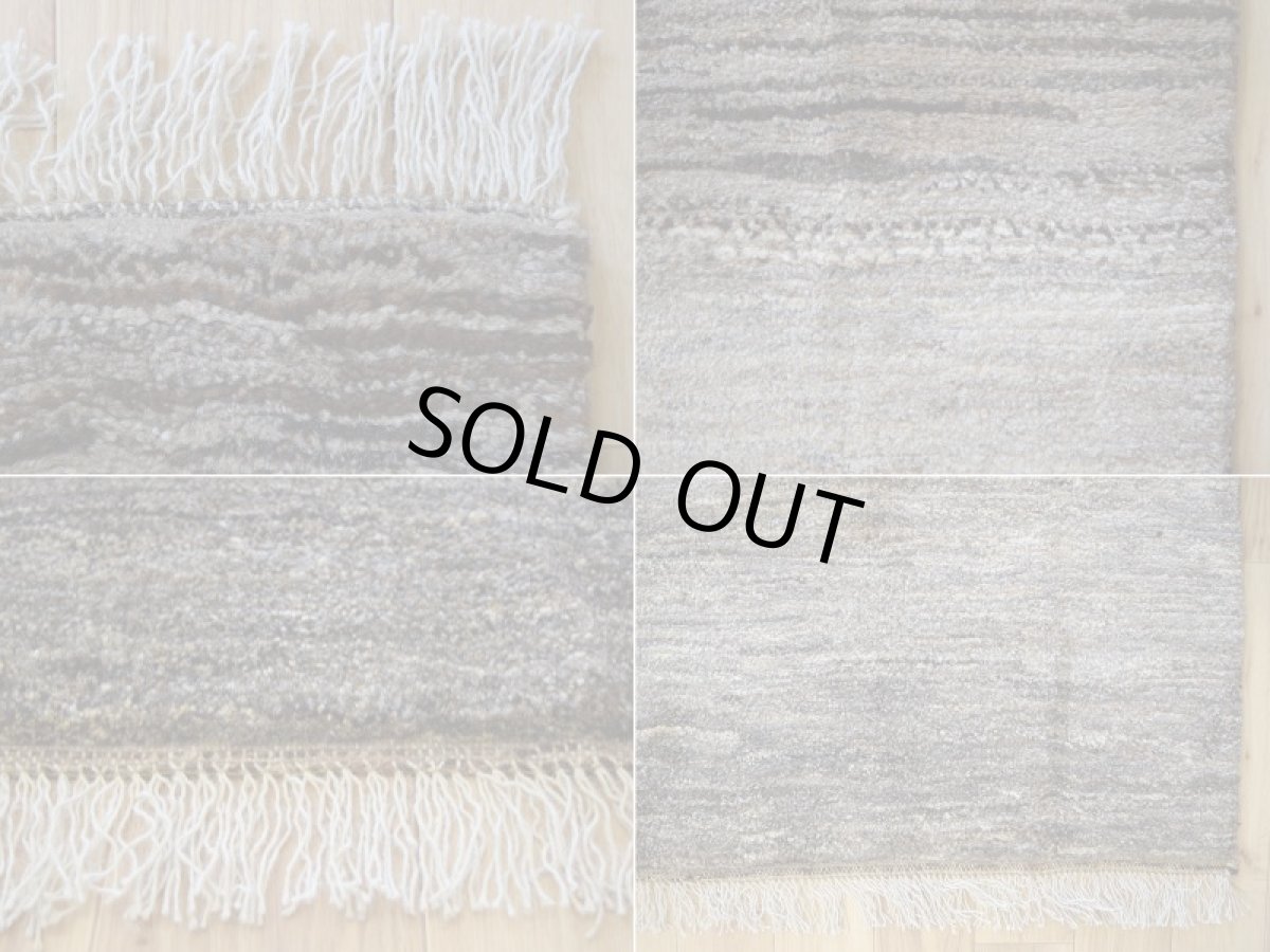画像19: 新品 ペルシャ ギャッベ 縦2.4m 横2m 5㎡ 〜3帖 リビング ダイニング 2-3人掛けソファ サイズ 235 × 200 cm No.P399 肉厚 天然 ウール ギャベ 手織り ハンドメイド ラグ 絨毯 カーペット リビングダイニングルームやベッドサイドに 生成り ベージュ 茶 グレー 原毛系 グラデーション n-p399-235200h044p (19)