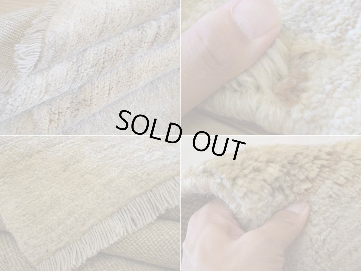 画像18: 新品 ペルシャ ギャッベ 縦2.4m 横1.7m 4㎡ 〜3帖 リビング ダイニング 2-3人掛けソファ サイズ 240 × 158 cm No.P394 肉厚 天然 ウール ギャベ 手織り ハンドメイド ラグ 絨毯 カーペット リビングダイニングルームやベッドサイドに 生成り クリーム ベージュ n-p394-240170h093p (18)