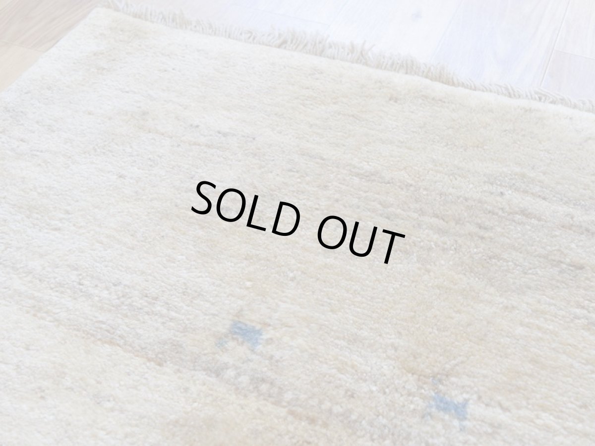 画像10: 新品 ペルシャ ギャッベ 縦2.4m 横1.7m 4㎡ 〜3帖 リビング ダイニング 2-3人掛けソファ サイズ 240 × 158 cm No.P394 肉厚 天然 ウール ギャベ 手織り ハンドメイド ラグ 絨毯 カーペット リビングダイニングルームやベッドサイドに 生成り クリーム ベージュ n-p394-240170h093p (10)