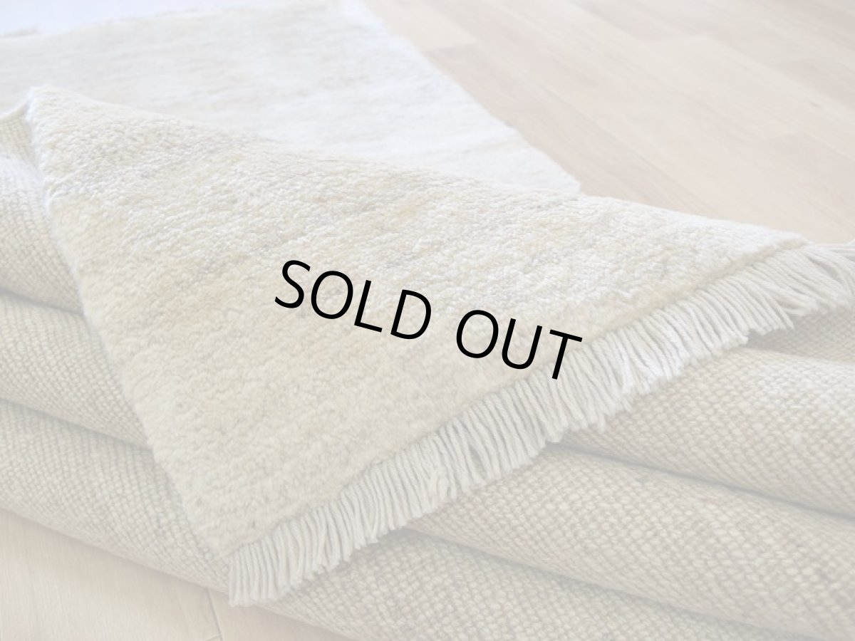 画像15: 新品 ペルシャ ギャッベ 縦2.4m 横1.7m 4㎡ 〜3帖 リビング ダイニング 2-3人掛けソファ サイズ 240 × 158 cm No.P394 肉厚 天然 ウール ギャベ 手織り ハンドメイド ラグ 絨毯 カーペット リビングダイニングルームやベッドサイドに 生成り クリーム ベージュ n-p394-240170h093p (15)