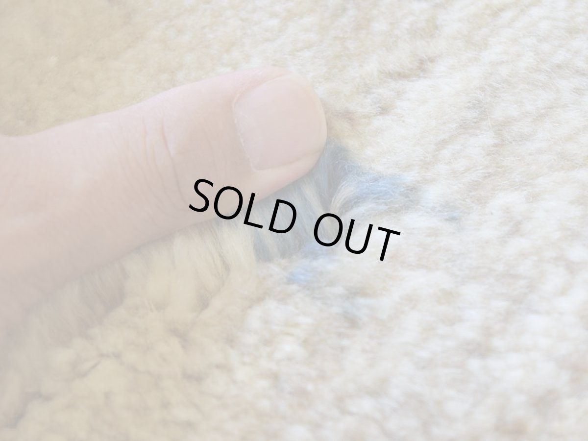 画像13: 新品 ペルシャ ギャッベ 縦2.4m 横1.7m 4㎡ 〜3帖 リビング ダイニング 2-3人掛けソファ サイズ 240 × 158 cm No.P394 肉厚 天然 ウール ギャベ 手織り ハンドメイド ラグ 絨毯 カーペット リビングダイニングルームやベッドサイドに 生成り クリーム ベージュ n-p394-240170h093p (13)