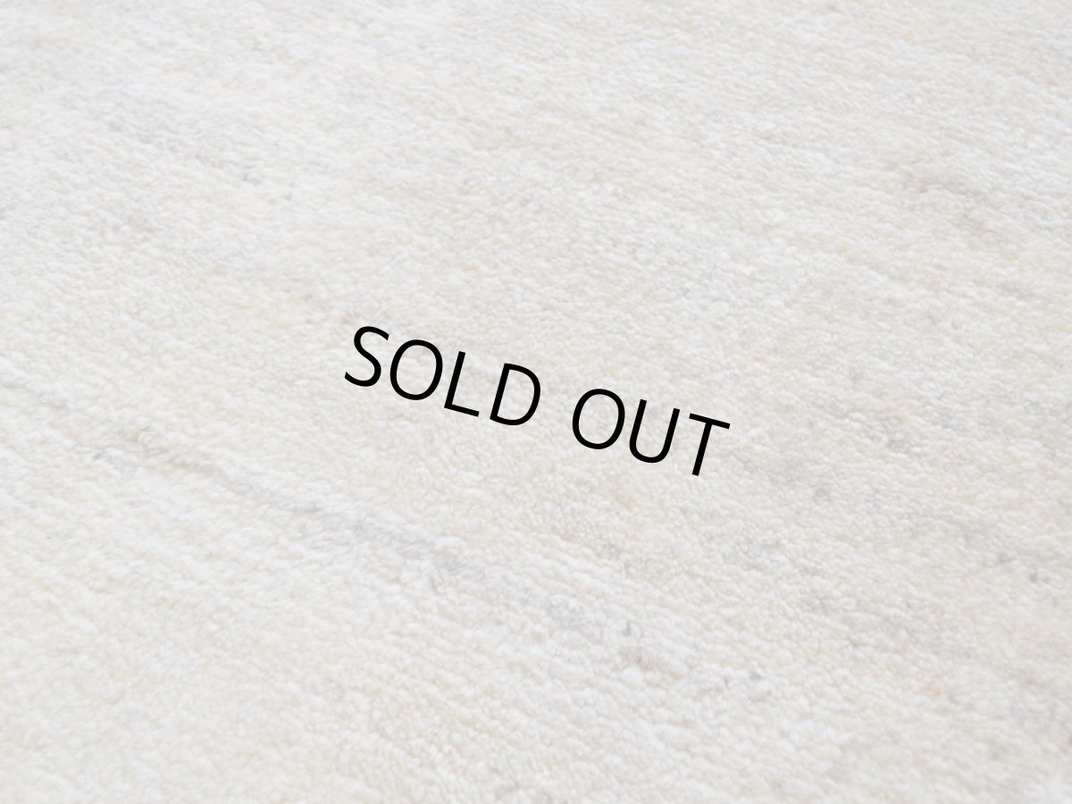 画像11: 新品 ペルシャ ギャッベ 縦2.4m 横1.7m 4㎡ 〜3帖 リビング ダイニング 2-3人掛けソファ サイズ 240 × 158 cm No.P394 肉厚 天然 ウール ギャベ 手織り ハンドメイド ラグ 絨毯 カーペット リビングダイニングルームやベッドサイドに 生成り クリーム ベージュ n-p394-240170h093p (11)