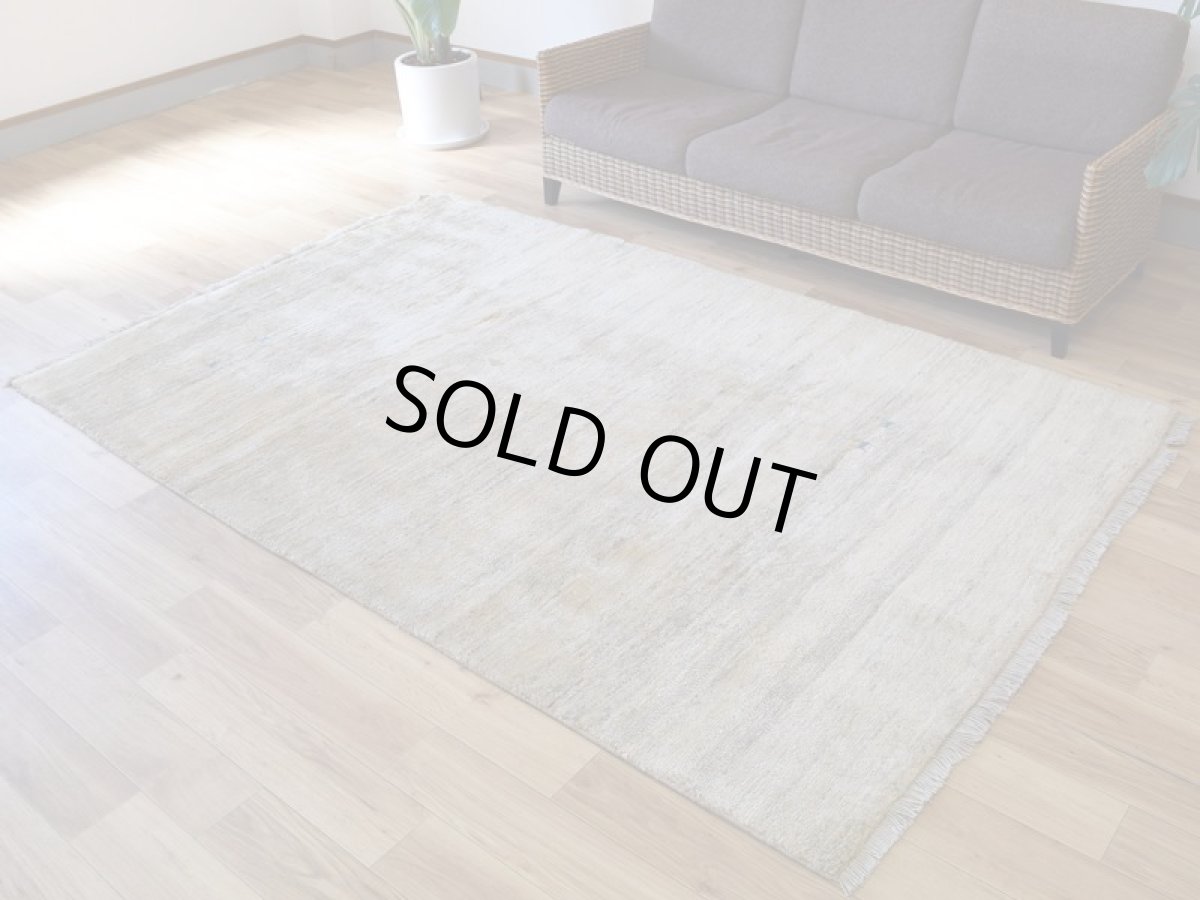 画像2: 新品 ペルシャ ギャッベ 縦2.4m 横1.7m 4㎡ 〜3帖 リビング ダイニング 2-3人掛けソファ サイズ 240 × 158 cm No.P394 肉厚 天然 ウール ギャベ 手織り ハンドメイド ラグ 絨毯 カーペット リビングダイニングルームやベッドサイドに 生成り クリーム ベージュ n-p394-240170h093p (2)