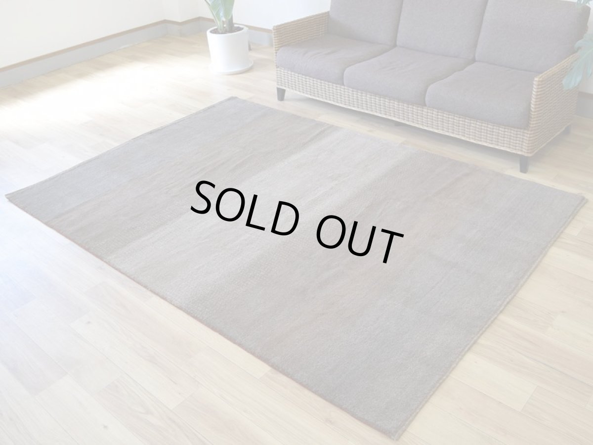 画像2: 新品 ペルシャ ギャッベ 縦2.5m 横1.7m 4㎡ 〜4帖 リビング ダイニング 2-3人掛けソファサイズ 237 × 164 cm No.1467 天然 肉厚 ウール ギャベ 手織り ハンドメイド ラグ 絨毯 カーペット ベージュ ブラウン グレー グラデーション ボーダー リビングダイニングルームやベッドサイドに n-1467-237164s032-003 (2)