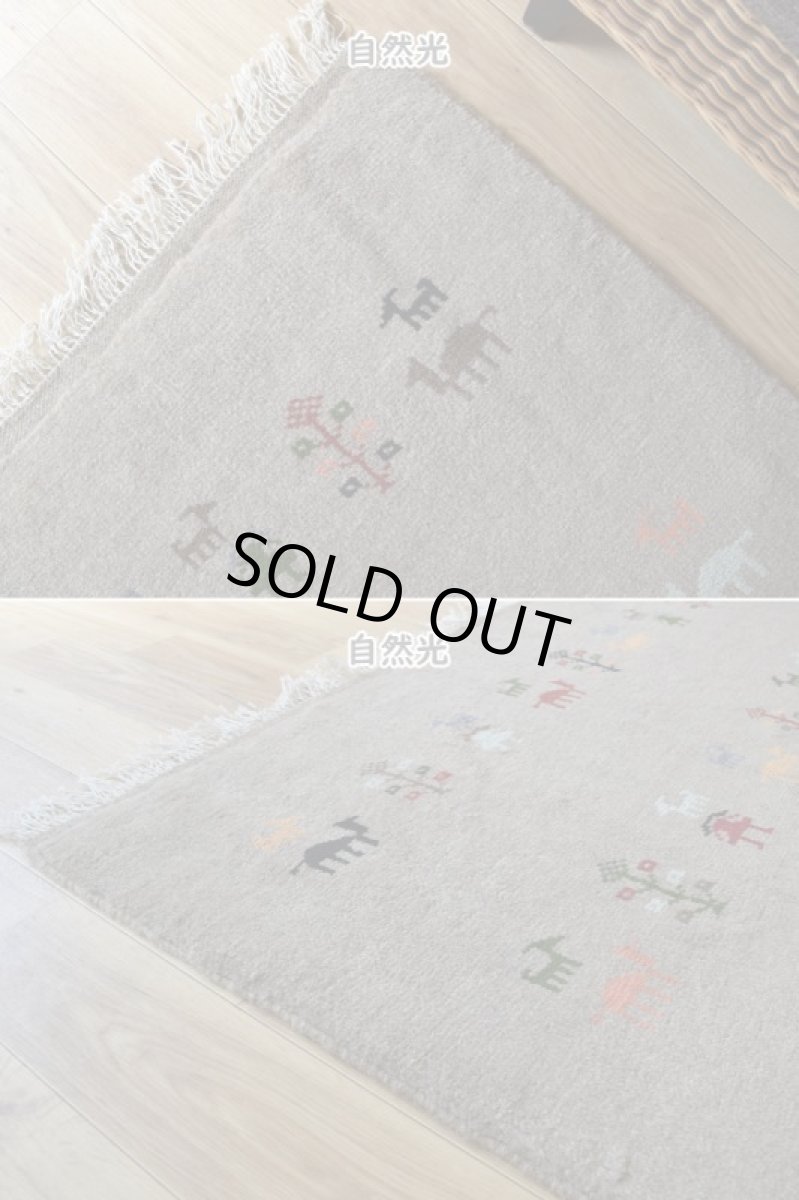 画像8: 新品 ペルシャ ギャッベ 縦2m 横1.5m 3㎡ 〜2帖程度 リビング ダイニング 2-3人掛けソファ サイズ 198 × 148 cm No.R404 肉厚 天然 ウール ギャベ 手織り ハンドメイド ラグ 絨毯 カーペット リビングダイニングルームやベッドサイドに ライトグレー ベージュ n-r404-198148h051-002 (8)
