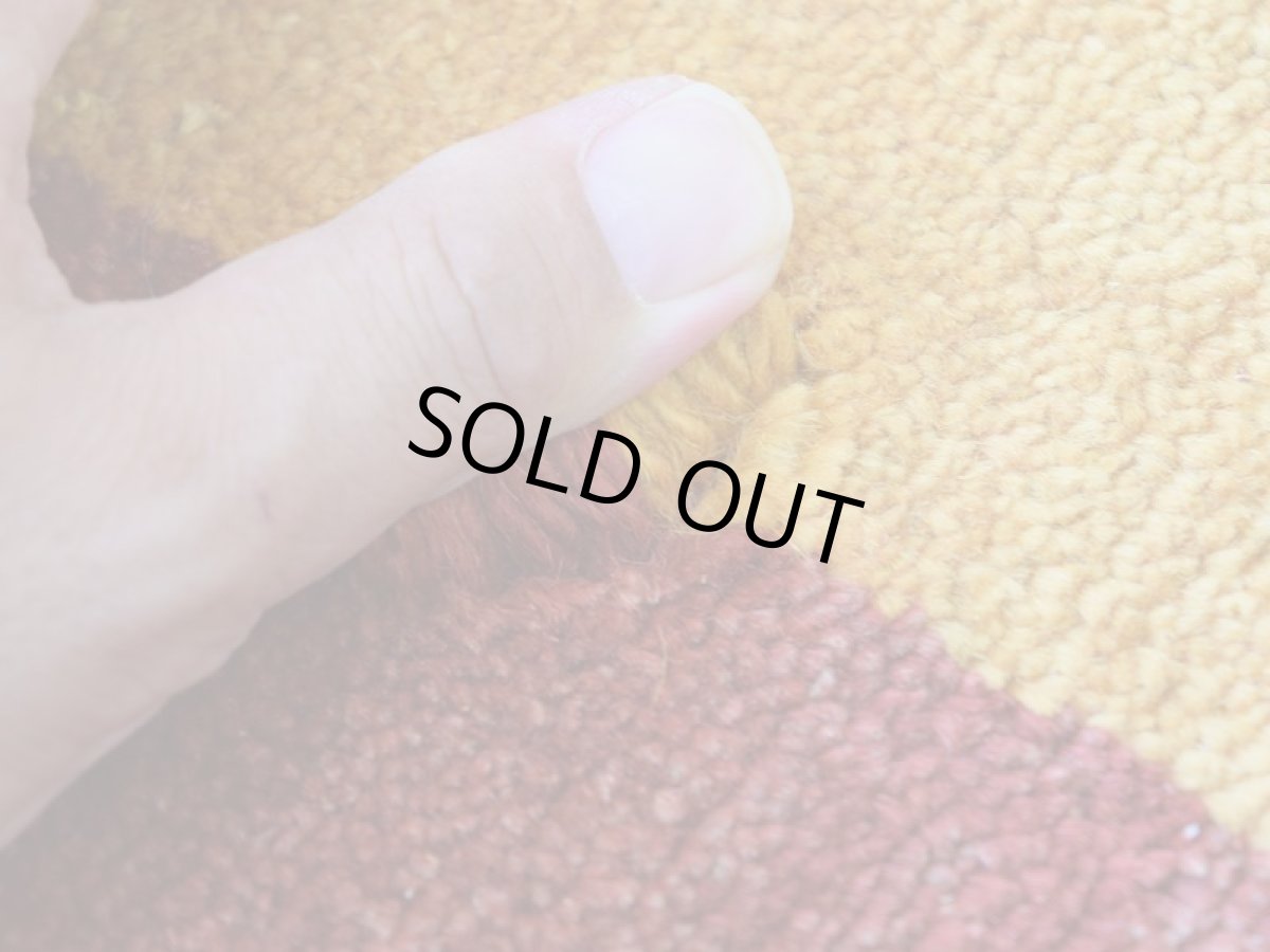 画像11: 新品 ペルシャ ギャッベ 縦2.3m 横1.7m 4㎡ 〜3帖 リビング ダイニング 2-3人掛けソファ サイズ 227 × 164 cm No.2395 天然 草木染 肉厚 ウール ギャベ 手織り ハンドメイド ラグ 絨毯 カーペット リビングダイニングルームやベッドサイドに イエロー 赤 黄 動物 柄 シンプルデザイン n-2395-227164s064-006p (11)