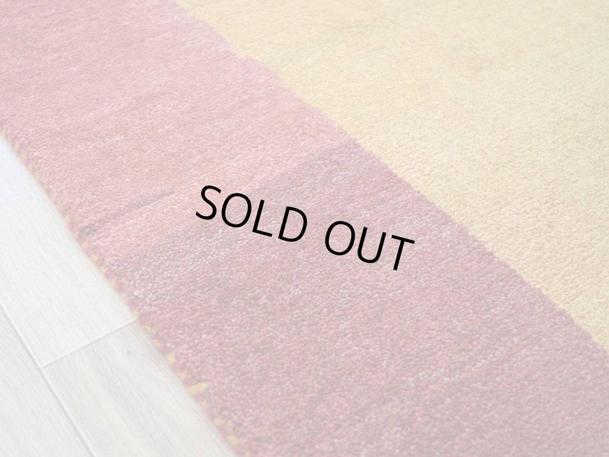 画像10: 新品 ペルシャ ギャッベ 縦2.3m 横1.7m 4㎡ 〜3帖 リビング ダイニング 2-3人掛けソファ サイズ 227 × 164 cm No.2395 天然 草木染 肉厚 ウール ギャベ 手織り ハンドメイド ラグ 絨毯 カーペット リビングダイニングルームやベッドサイドに イエロー 赤 黄 動物 柄 シンプルデザイン n-2395-227164s064-006p (10)