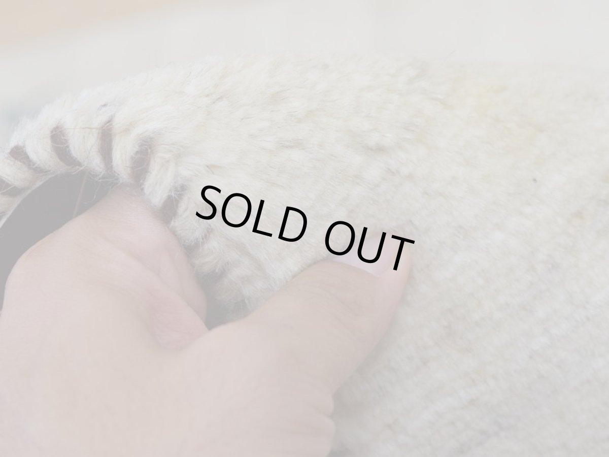 画像11: 新品 ペルシャ ギャッベ 縦2.3m 横1.5m 3.3㎡ 〜2帖程度 リビング ダイニング 2-3人掛けソファ サイズ 224 × 147 cm No.A627 肉厚 リーズバフト ウール 手織りギャベ  ハンドメイド ラグ 絨毯 カーペット ザクロの木 生命の樹 生成り ベージュ クリーム リビングダイニングルームやベッドサイドに n-a627-224147h027-039 (11)