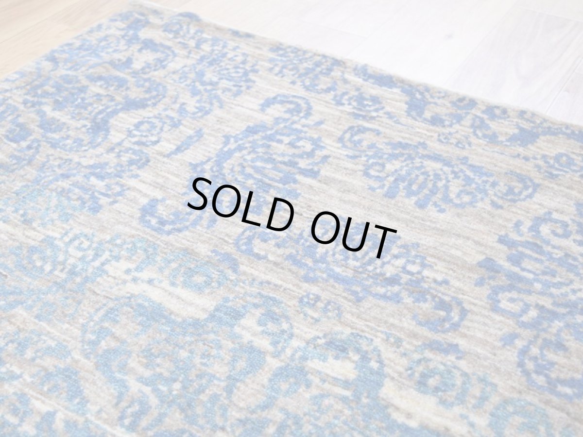 画像10: 新品 ペルシャ ギャッベ 縦2.5m 横1.7m 4㎡ 〜2-3帖程度 リビング ダイニング 2-3人掛けソファ サイズ 239 × 158 cm No.A624 肉厚 リーズバフト ウール 手織りギャベ  ハンドメイド ラグ 絨毯 カーペット グレー 原毛系  青 水色 リビングダイニングルームやベッドサイドに n-a624-239158h028a0701 (10)