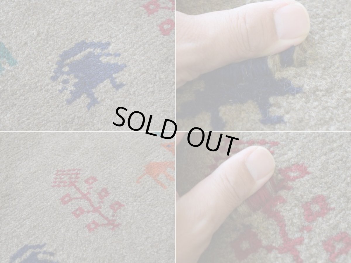 画像15: 新品 ペルシャ ギャッベ 縦2m 横1.4m 2.7㎡ リビング ダイニング 2-3人掛けソファ サイズ 198 × 136 cm No.R394 肉厚 天然 ウール ギャベ 手織り ハンドメイド ラグ 絨毯 カーペット リビングダイニングルームやベッドサイドに ライトブラウン 茶 動物 植物柄 n-r394-198136h031-071 (15)