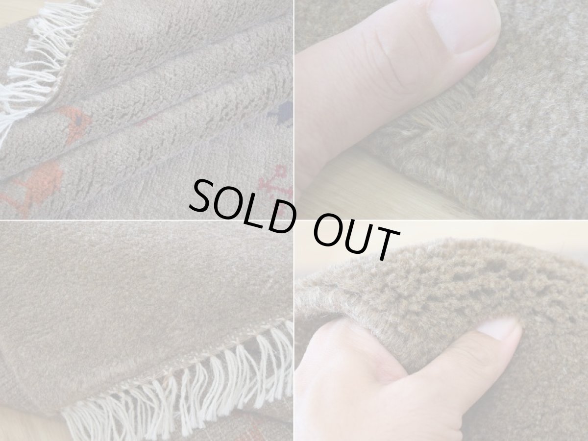 画像17: 新品 ペルシャ ギャッベ 縦2m 横1.4m 2.7㎡ リビング ダイニング 2-3人掛けソファ サイズ 198 × 136 cm No.R394 肉厚 天然 ウール ギャベ 手織り ハンドメイド ラグ 絨毯 カーペット リビングダイニングルームやベッドサイドに ライトブラウン 茶 動物 植物柄 n-r394-198136h031-071 (17)