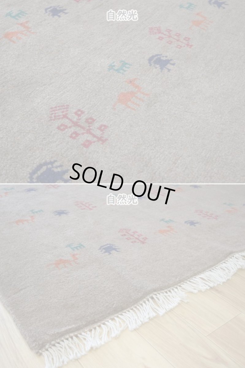 画像9: 新品 ペルシャ ギャッベ 縦2m 横1.4m 2.7㎡ リビング ダイニング 2-3人掛けソファ サイズ 198 × 136 cm No.R394 肉厚 天然 ウール ギャベ 手織り ハンドメイド ラグ 絨毯 カーペット リビングダイニングルームやベッドサイドに ライトブラウン 茶 動物 植物柄 n-r394-198136h031-071 (9)