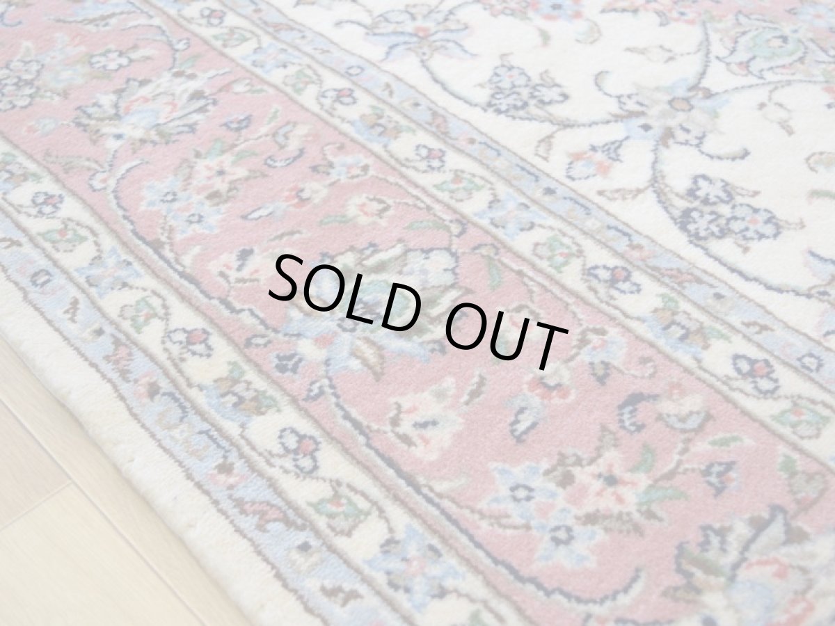 画像11: 新品 ペルシャ 絨毯 カシャーン 産 縦2.5m 横1.5m 3.8㎡ 〜3.5帖程度 リビング ダイニング 2-3人掛けソファ サイズ 247 x 150 cm No.2200 ウール 手織り ラグ 敷物 カーペット メダリオン 生成り グレー ピンク n-2200-247150s215a076 (11)