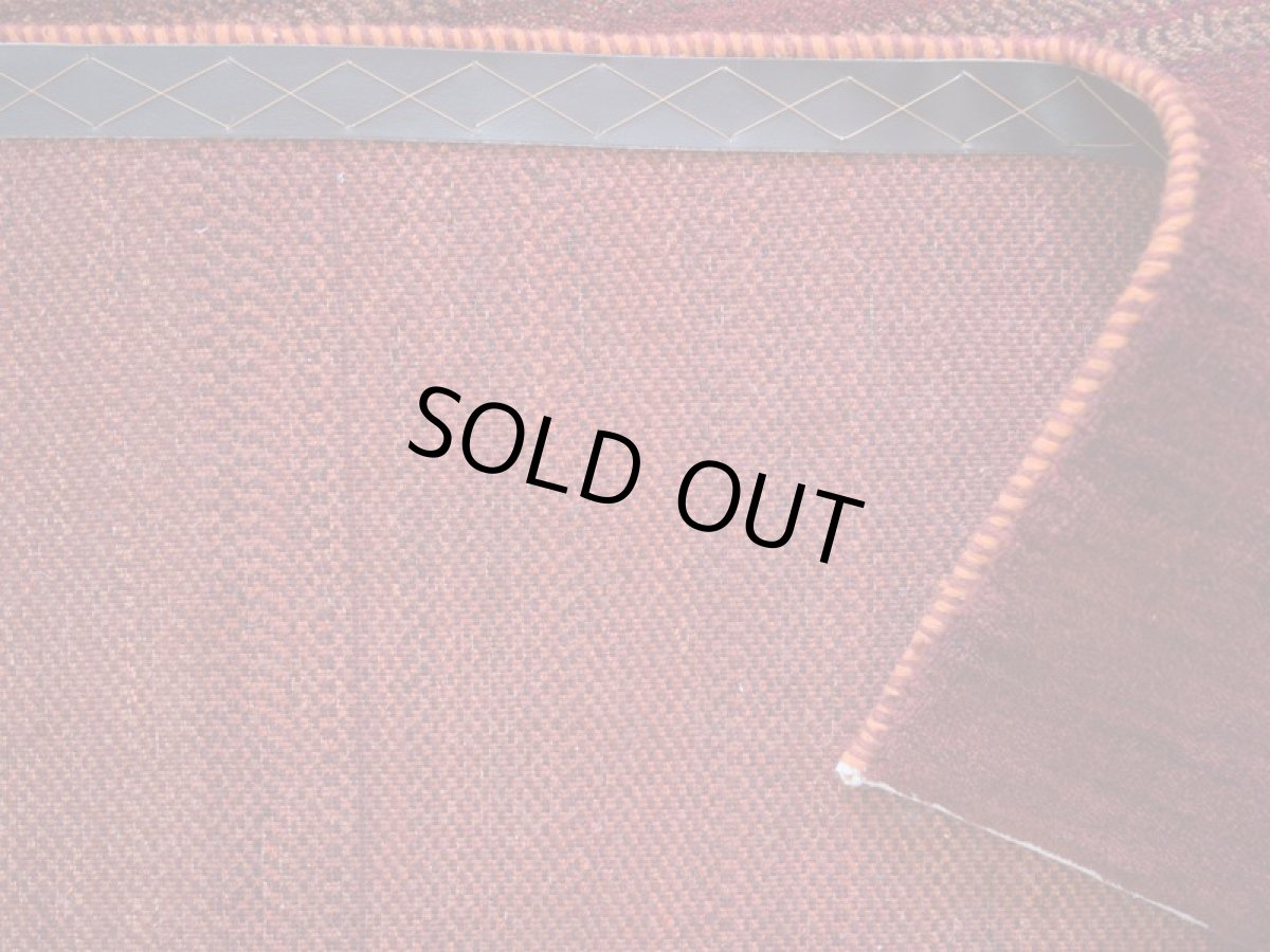 画像14: 新品 ペルシャ ギャッベ 縦2.5m 横1.6m 4㎡ 〜4帖 リビング ダイニング 2-3人掛けソファサイズ 236 × 160 cm No.A612 肉厚 ウール ギャベ 手織り ハンドメイド ラグ 絨毯 カーペット 赤 オレンジ グラデーション ボーダー リビングダイニングルームやベッドサイドに  n-A612-236160s028-0601 (14)