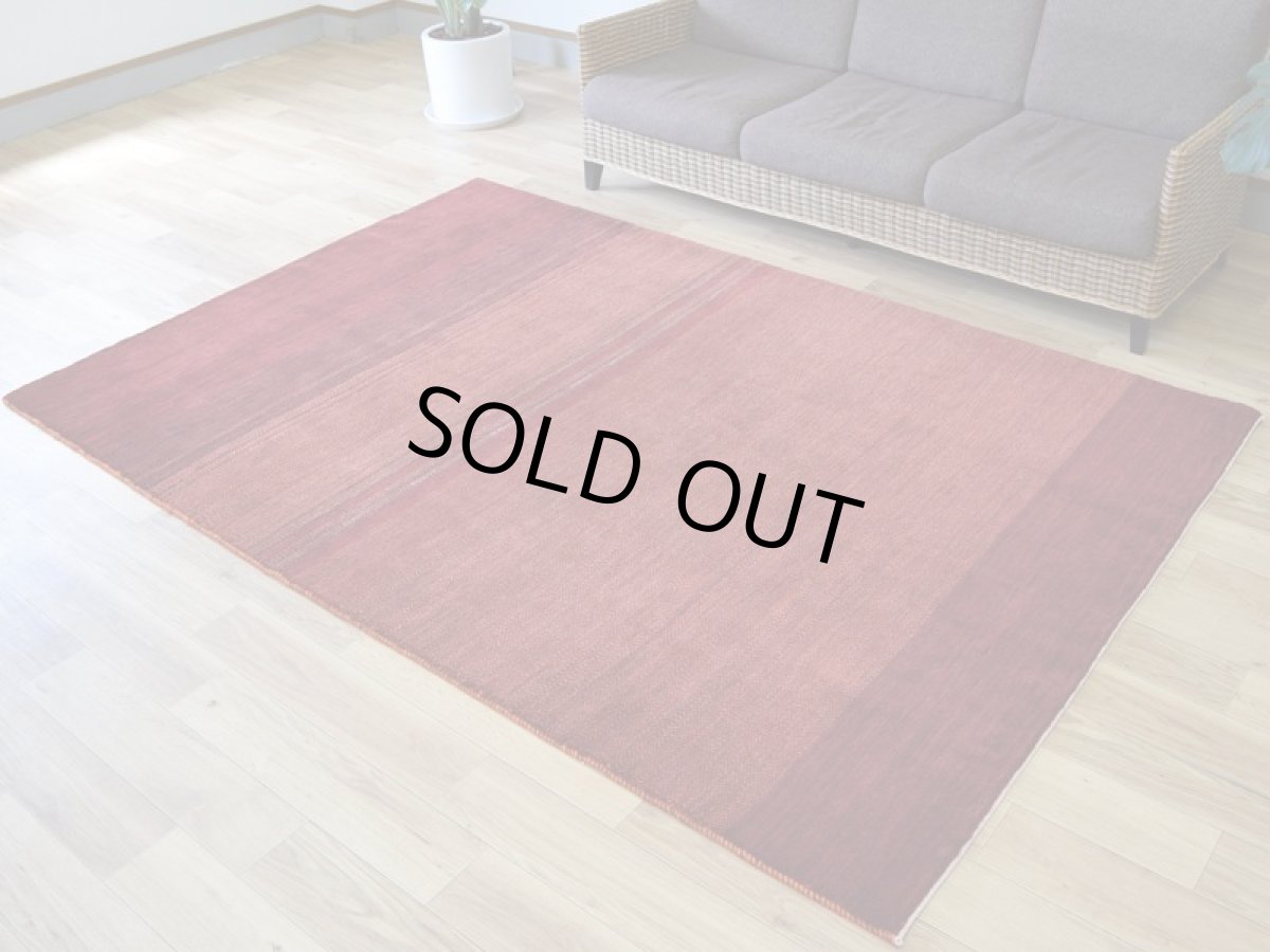 画像20: 新品 ペルシャ ギャッベ 縦2.5m 横1.6m 4㎡ 〜4帖 リビング ダイニング 2-3人掛けソファサイズ 236 × 160 cm No.A612 肉厚 ウール ギャベ 手織り ハンドメイド ラグ 絨毯 カーペット 赤 オレンジ グラデーション ボーダー リビングダイニングルームやベッドサイドに  n-A612-236160s028-0601 (20)