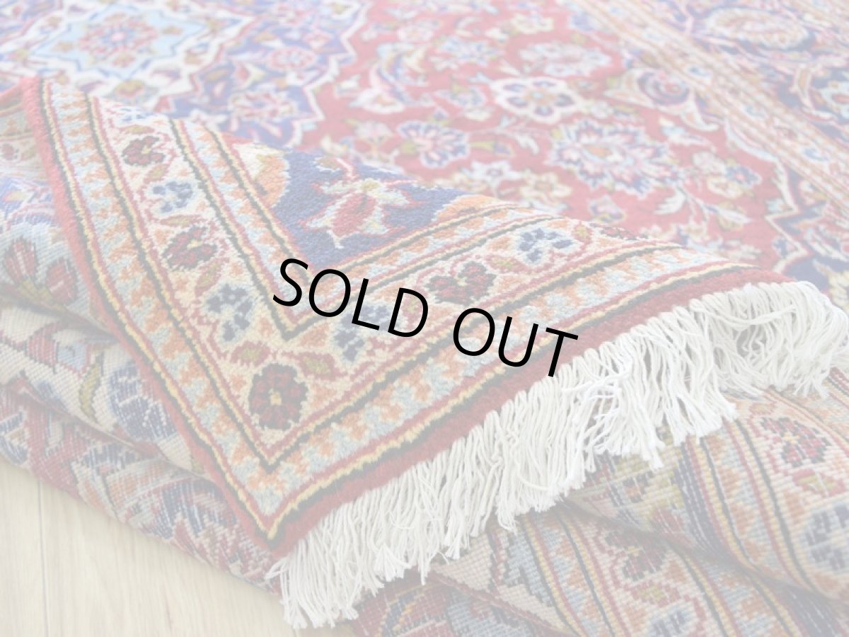 画像11: 良品 ペルシャ 絨毯 カシャーン 縦3m 横2m 6㎡ 〜6帖 リビング ダイニング 3人掛けソファ コーナーソファ 大判 サイズ 335 x 200 cm No.R325 肉厚 ウール 手織り トライバル ラグ 敷物 マット カーペット メダリオン ヴィンテージ ビンテージ 赤 ネイビー b-r325-335200h523a034 (11)