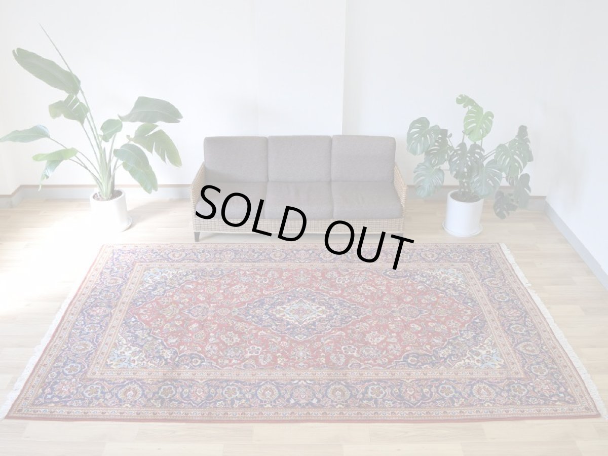 画像2: 良品 ペルシャ 絨毯 カシャーン 縦3m 横2m 6㎡ 〜6帖 リビング ダイニング 3人掛けソファ コーナーソファ 大判 サイズ 335 x 200 cm No.R325 肉厚 ウール 手織り トライバル ラグ 敷物 マット カーペット メダリオン ヴィンテージ ビンテージ 赤 ネイビー b-r325-335200h523a034 (2)