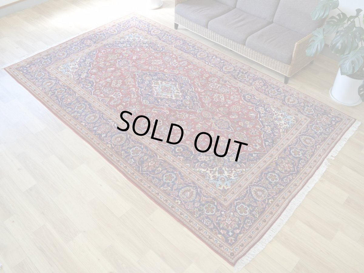 画像3: 良品 ペルシャ 絨毯 カシャーン 縦3m 横2m 6㎡ 〜6帖 リビング ダイニング 3人掛けソファ コーナーソファ 大判 サイズ 335 x 200 cm No.R325 肉厚 ウール 手織り トライバル ラグ 敷物 マット カーペット メダリオン ヴィンテージ ビンテージ 赤 ネイビー b-r325-335200h523a034 (3)